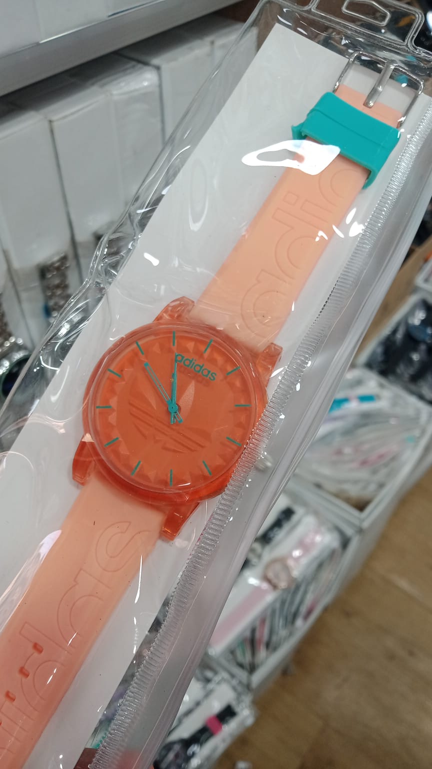 ساعة بسوار سيليكون ✨ Montre en silicone